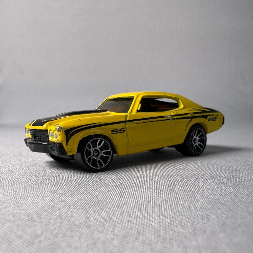 Hot Wheels 1970 Chevelle SS Yellow Black Stripes 1998 Mattel Diecast Car 1/64